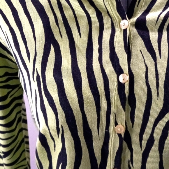 NWT City Silk Sz Small, Silk Lizard Black Sweater, Button Front. - Picture 4 of 8